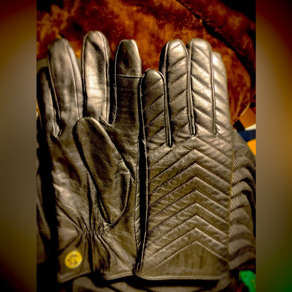 MICHAEL KORS Women's Black Quilted Genuine Leather Gloves(L) Excellent Condition